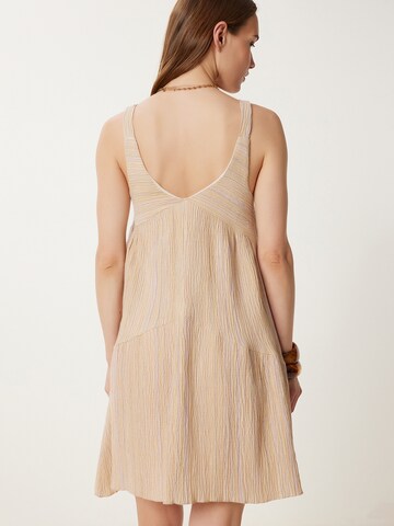 Rochie de vară de la Happiness İstanbul pe bej