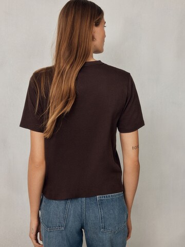 Tricou de la Next pe maro