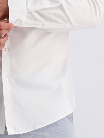 Fit confort Chemise PIERRE CARDIN en blanc