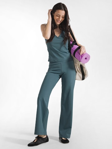 DEHA Sports top in Green