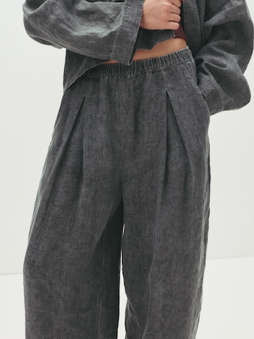 Pull&BearWide Leg/ Široke nogavice Hlače s naborima - plava boja