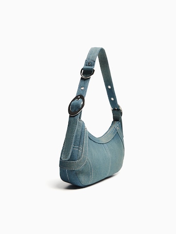 Bershka Shoulder Bag in Blue: front