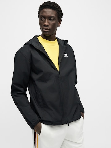 ADIDAS ORIGINALS Демисезонная куртка 'ESSENTIALS' в Черный