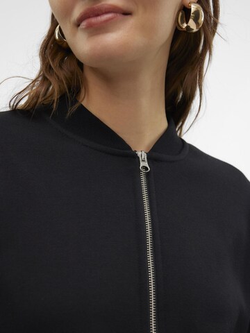Veste de survêtement 'VMLonnie' VERO MODA en noir