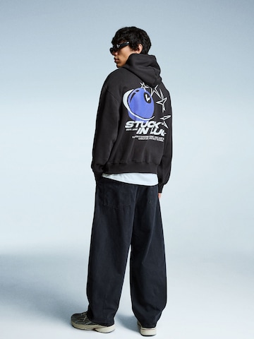 Bershka Sweatshirt 'BOLA 8' i grå