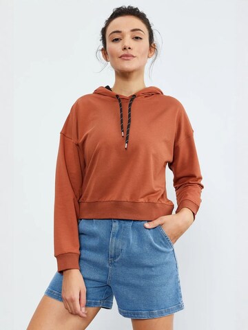 Tommy Life Sweatshirt in Rood: voorkant