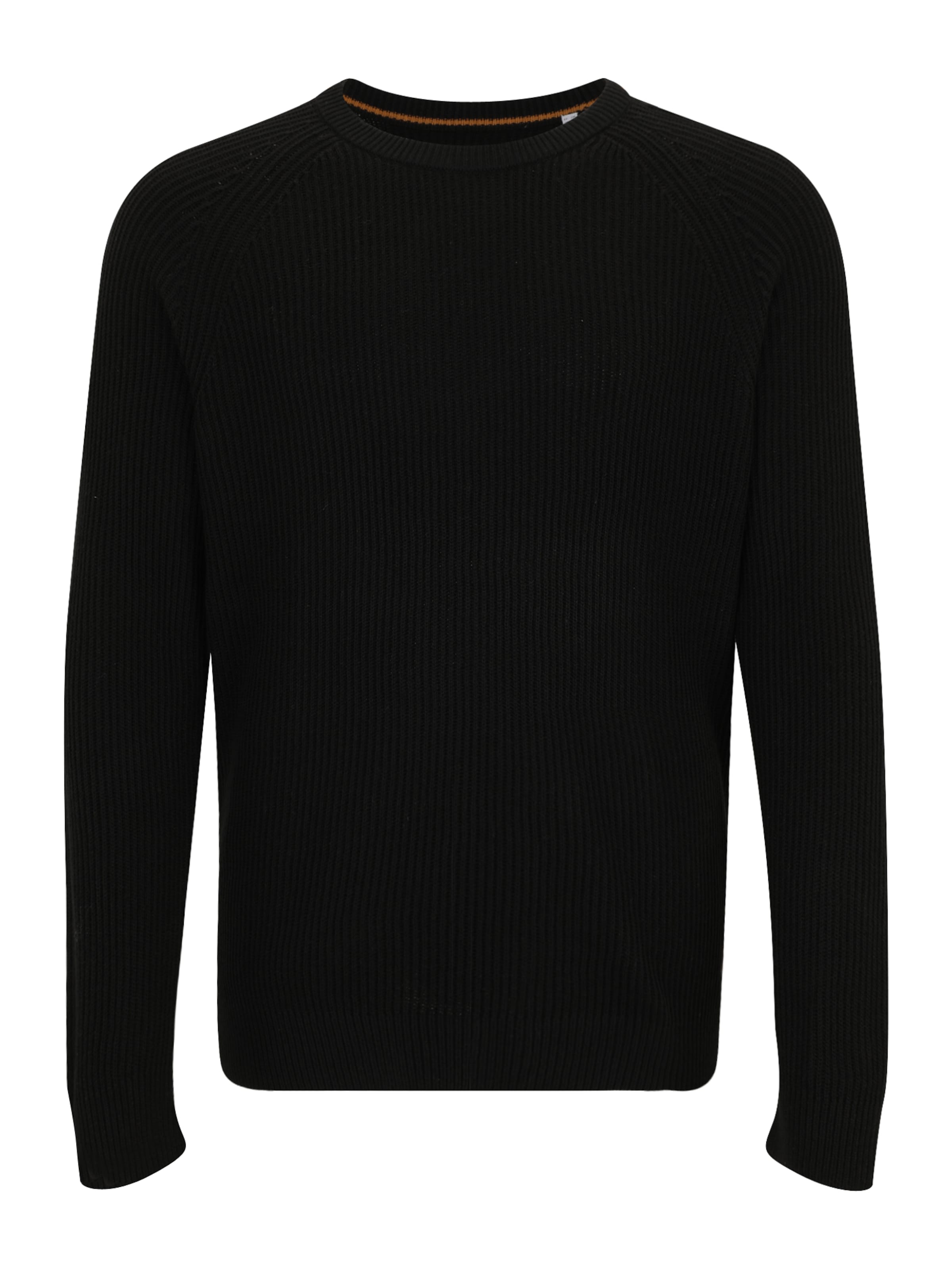 Pulover de la Jack &amp; Jones Plus pe negru: față