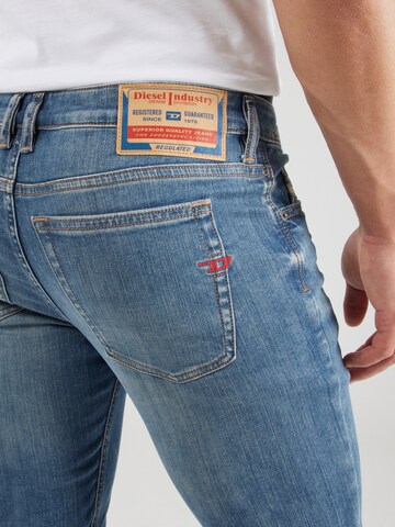 DIESEL Slimfit Kavbojke '1979 SLEENKER' | modra barva