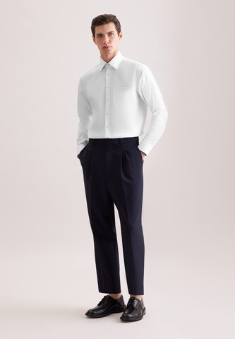 Coupe regular Chemise business 'SMART ESSENTIALS' SEIDENSTICKER en blanc