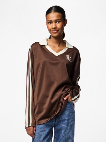 T-shirt 'PCGrace' PIECES en marron : devant