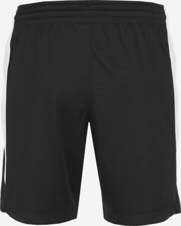 NIKE Regular Sportshorts in Schwarz