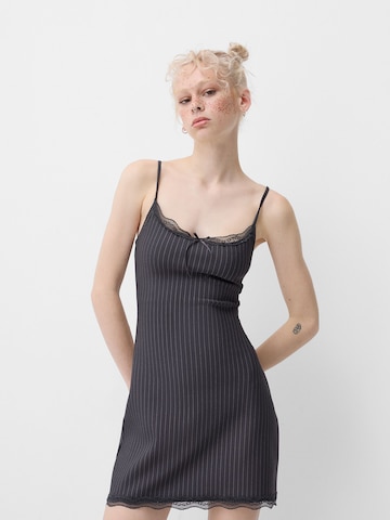 Bershka Letnia sukienka w kolorze szary: przód