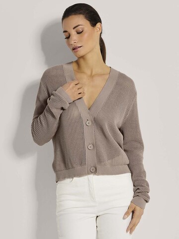 MADELEINE Strickjacke in Beige: Vorderseite