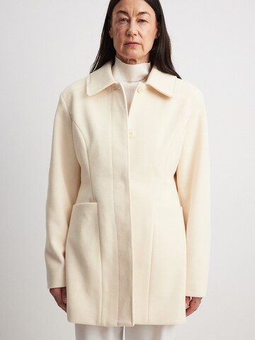 NA-KD Between-Seasons Coat in White: front