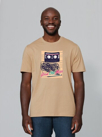 T-Shirt ' Good Old Mess ' Watapparel en beige : devant