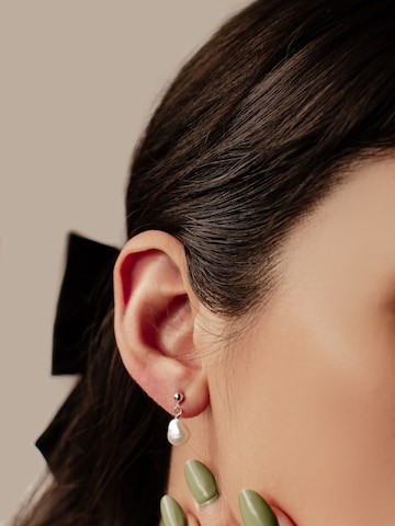 Orecchini 'Ball and Pearl' di Hey Happiness in argento