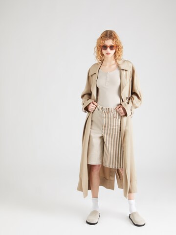 Maglietta 'PCKitte' di PIECES in beige