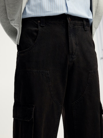 Pull&Bear Normální Džíny s kapsami – černá