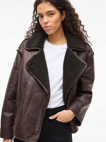 VILA - Chaqueta de entretiempo en marrón