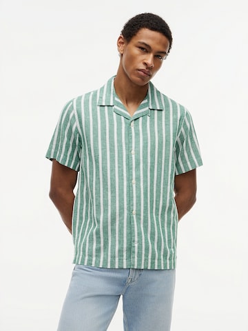TOMMY HILFIGER Regular fit Button Up Shirt in Green: front