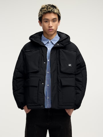 Giacca invernale di Pull&Bear in nero: frontale