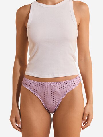 ETAM String 'NORA' in Lila