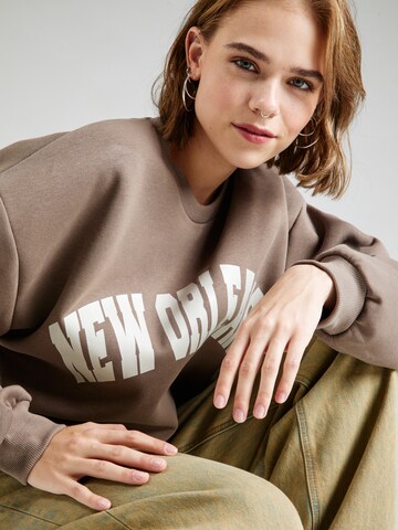 Gina Tricot Sweatshirt 'Riley' in Brown