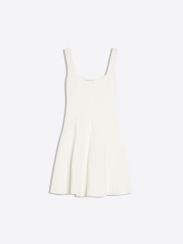 Rochie de la Bershka pe alb