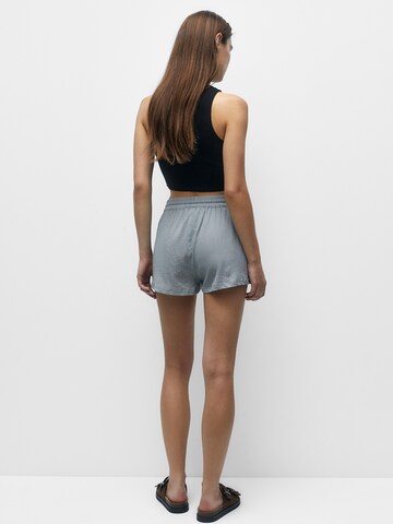 Pull&Bear Regular Shorts in Grau