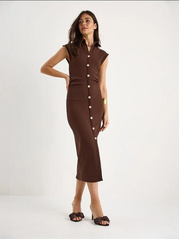 Robe Bianco Lucci en marron