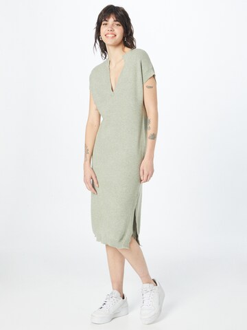 b.young Úpletové šaty 'NASTA' – zelená: přední strana