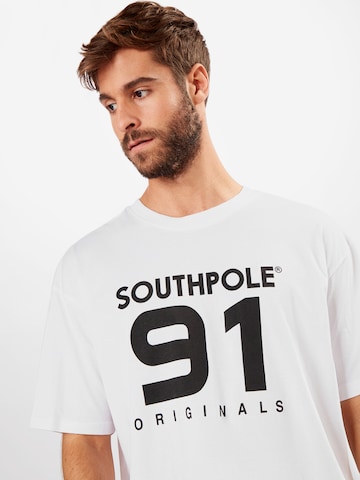 Tricou de la SOUTHPOLE pe alb