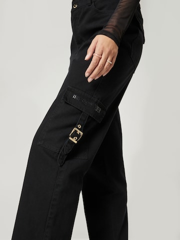 regular Jeans cargo 'Fanny' di Hoermanseder x About You in nero