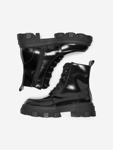 Stivaletto stringato 'ONLTOLA-16' di ONLY in nero