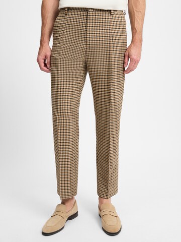 HUGO Regular Pleated Pants in Beige: front