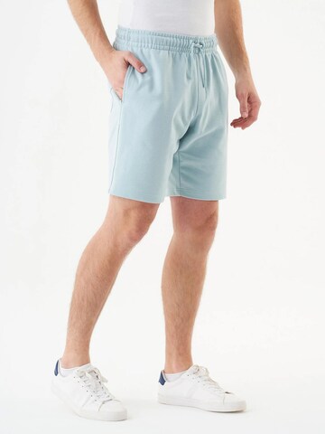 Organication Regular Shorts in Blau