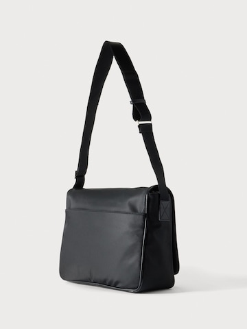 Calvin Klein Messenger in Black
