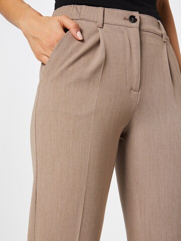 Sisley Regular Pleated Pants in Beige