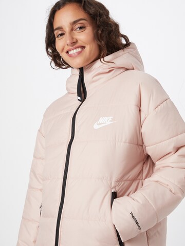 rožinė Nike Sportswear Žieminis paltas