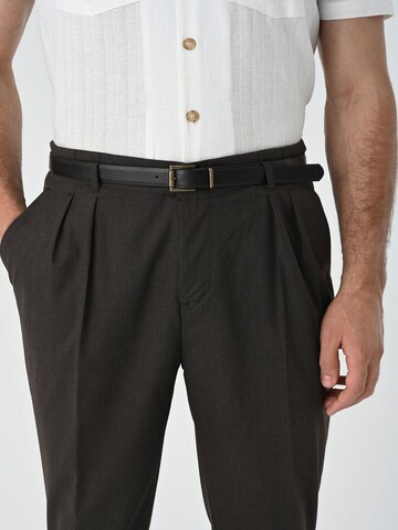 Antioch Regular Hose mit hoher Taille und Gürtel in Braun