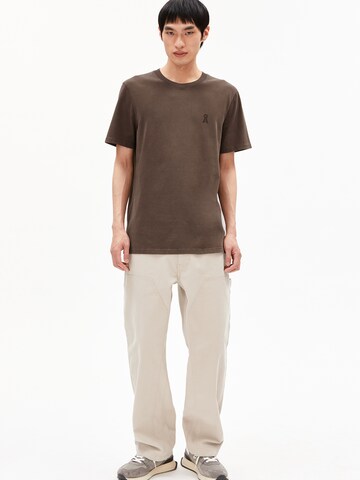 ARMEDANGELS T-Shirt ICONIC Å MAARKOS GMT DYE (GOTS) in Braun
