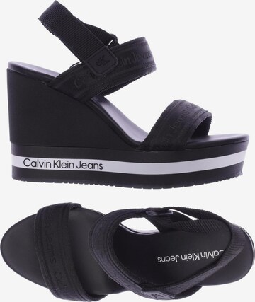 Calvin Klein Jeans Sandalen 39 in Schwarz: predná strana