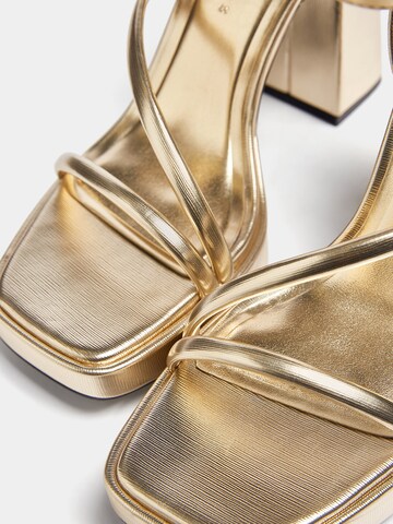 Pull&Bear Sandal in Gold