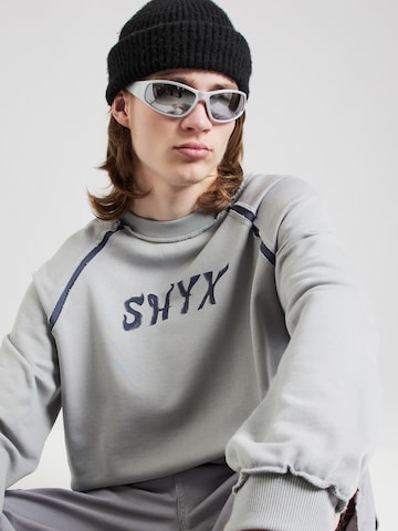 SHYX - Sweatshirt 'Dean' em cinzento