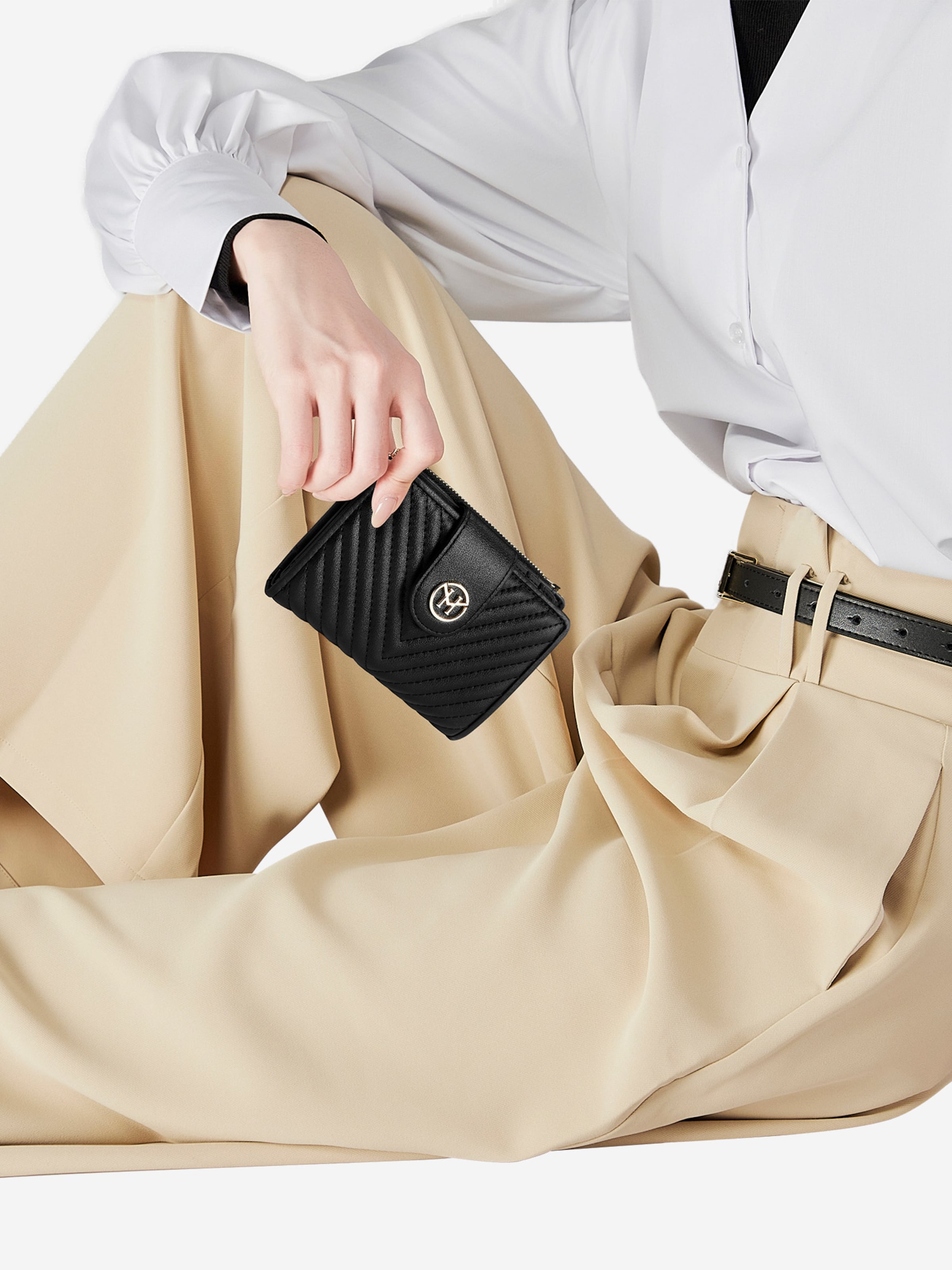 Victoria Hyde Kukkaro 'Rosi' värissä musta: etupuoli