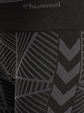 Hummel Skinny Sporthose in Schwarz