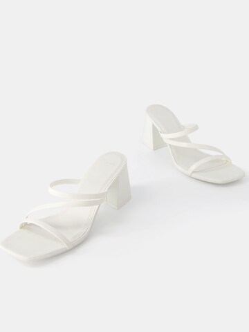 Mule Bershka en blanc