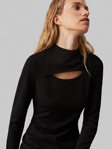 Rochie de la Calvin Klein pe negru