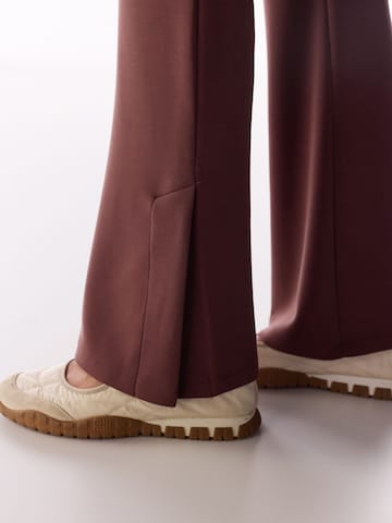 Penti - Flared Calças 'Hose' em vermelho