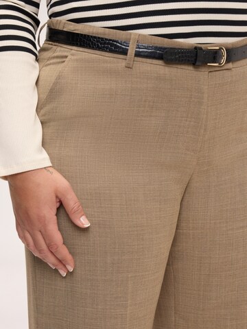 regular Pantaloni di Fiorella Rubino in beige